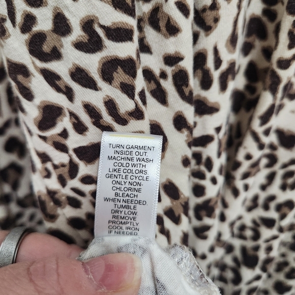 Cato Women's Plus 22/24 Animal Print Leopard Soft Pullover Top Criss Cross Back - Picture 7 of 7